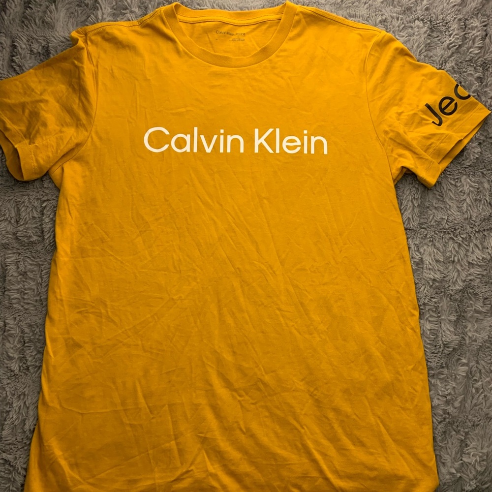 Calvin Klein Tee - Picture 1 of 5